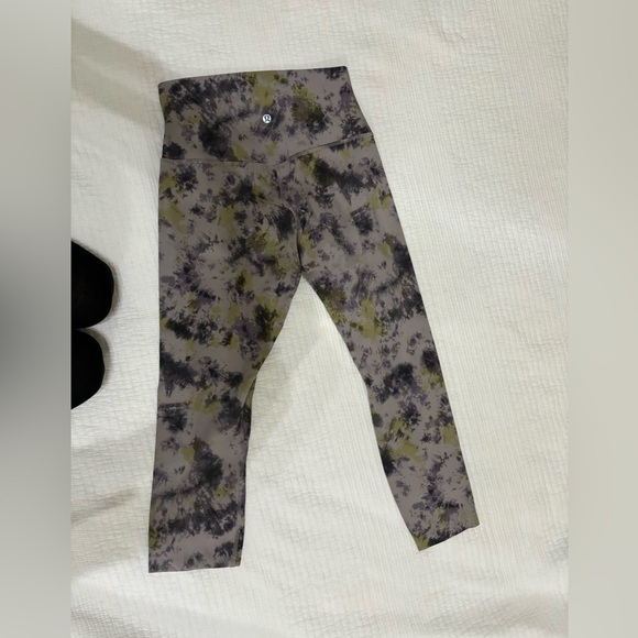 Lululemon leggings with size tag 6 - Picture 4 of 4